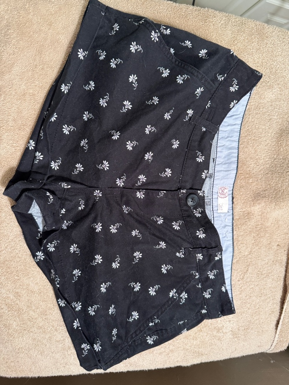 Kohl’s brand- so- Black Shorts with White Daisy Print